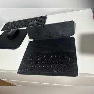 Apple Smart Keyboard Folio: iPad Keyboard case for iPad Pro